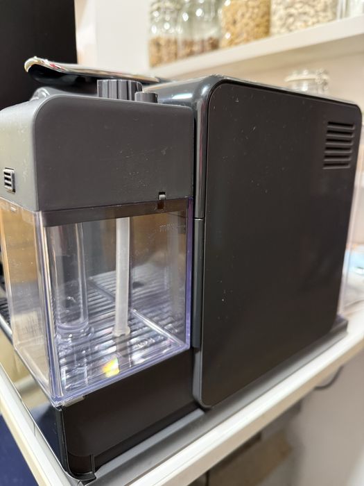 Maquina Cafe Nespresso Lattissima Touch Black + Aeroccino 4 + suporte