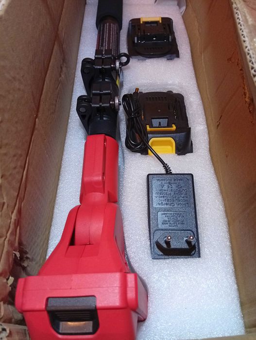 Conjunto serra eletrica e tesoura a bateria com extensão