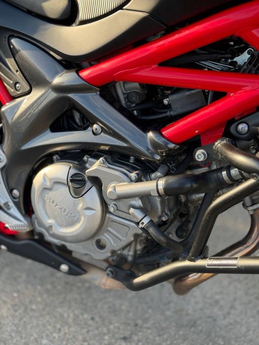 Suzuki Gladius SFV 650 .4500$. Идеалтный. Переоформляется !!!