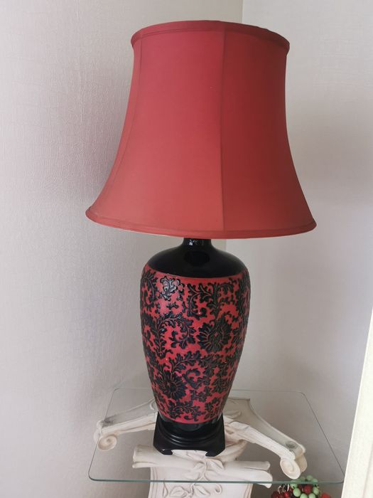 Lampa duża stojąca (komoda, konsola, postument itp)