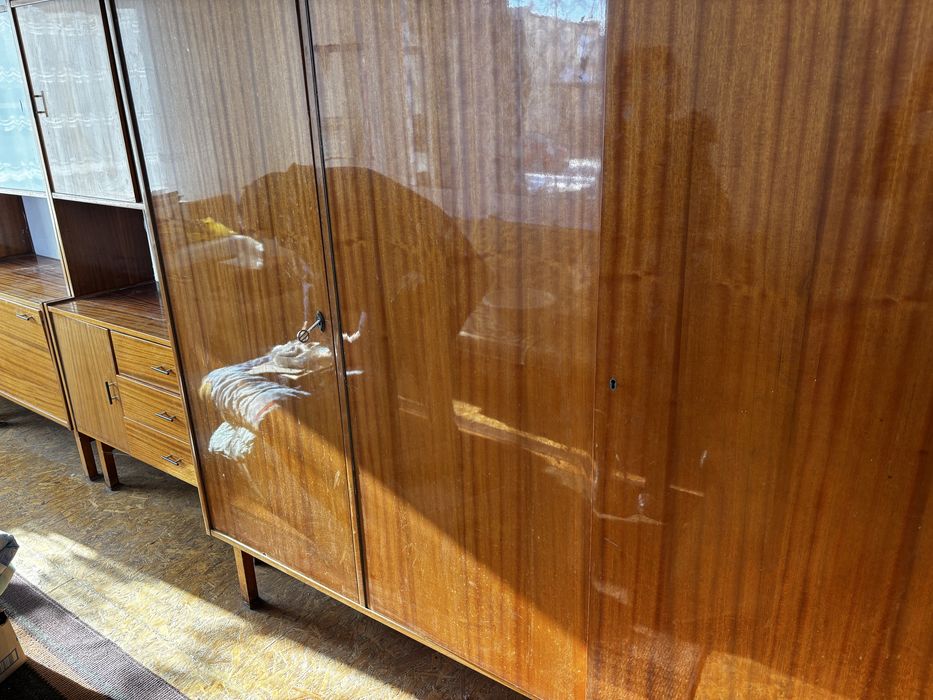 Stare meble drewniane na wysoki polysk