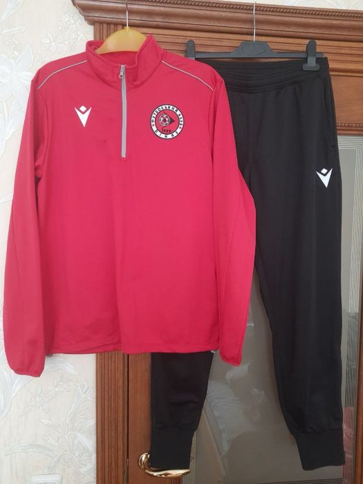 Костюм Macron.