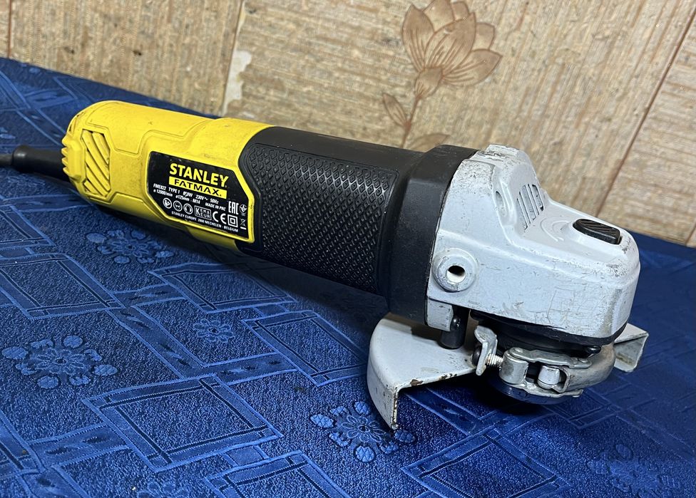 Stanley FATMAX FME822 Болгарка 125мм 850Вт