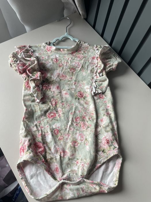 Piękne kwiatowe body dla niemowlaka