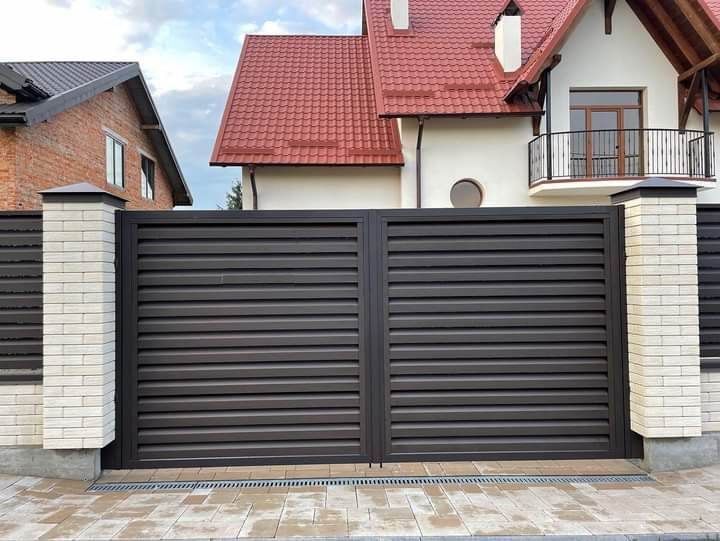 Ковані ворота і хвіртка