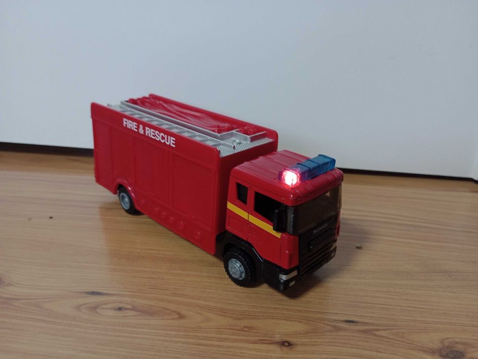 Wóz strażacki Scania z dźwiękiem