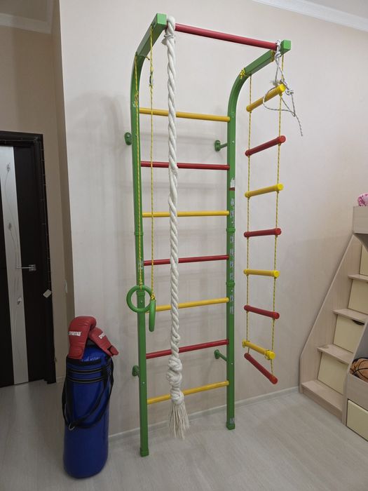 Спортивна шведська стінка