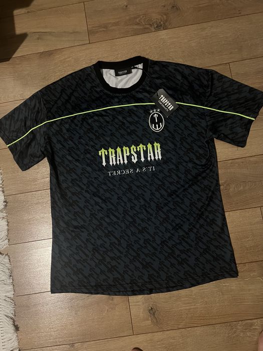Гарна спортивна футболка від бренду Trapstar футбольна нова оригінал
