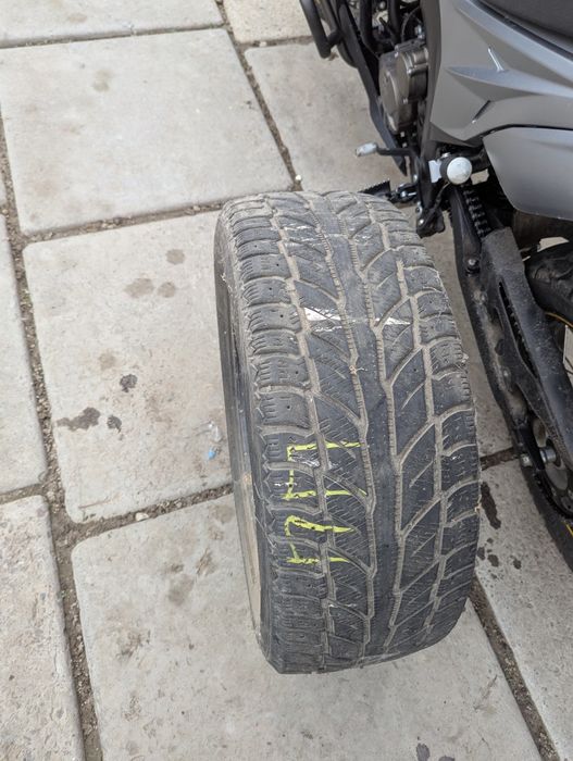Гума зимова 225 R18