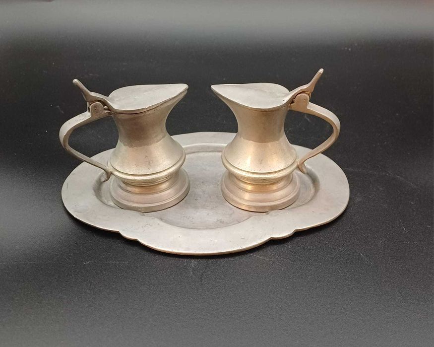 Par de Galhetas Litúrgicas