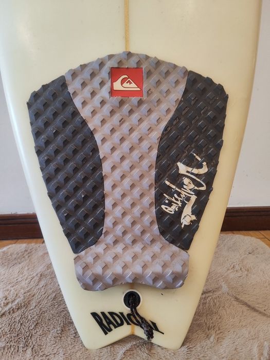 Prancha de surf Quicksilver  + capa