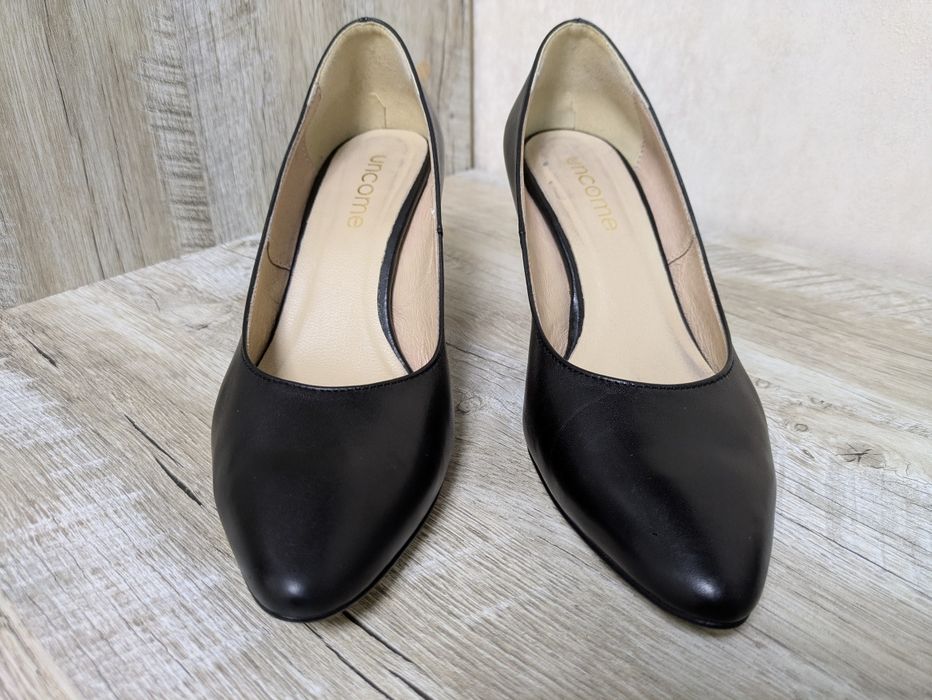 Жіночі класичні шкіряні туфлі-лодочки