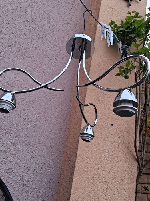 Sprzedam nowe zyrandole po likwidacji