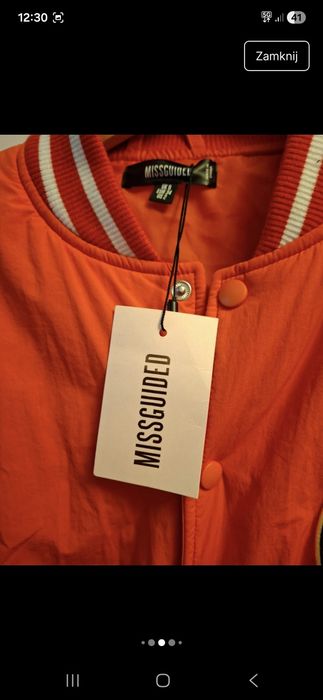 Biało czerwona kurtka