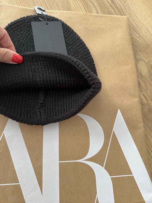 29% wełna Czarna czapka Zara