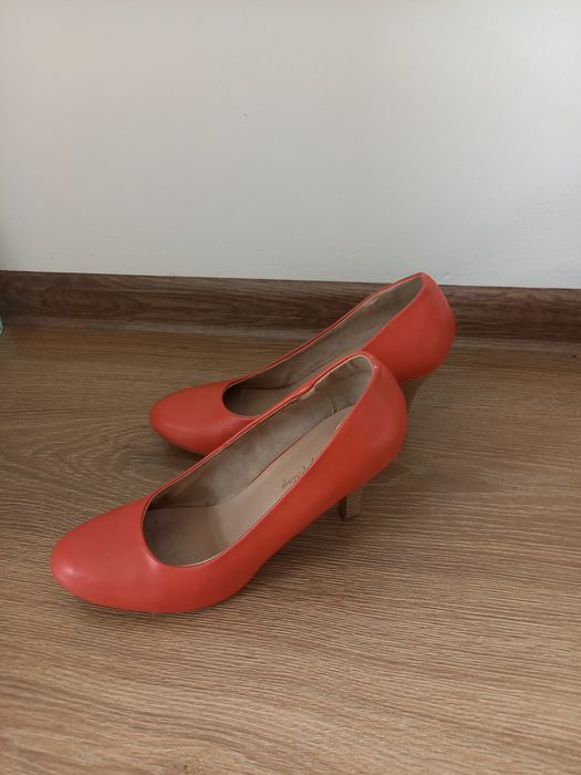 R. 40 czerwone damskie buty na obcasie
Stan widoczny n