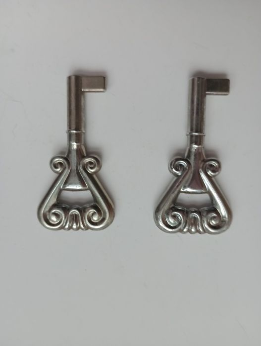 Meblowe klucze ozdobne