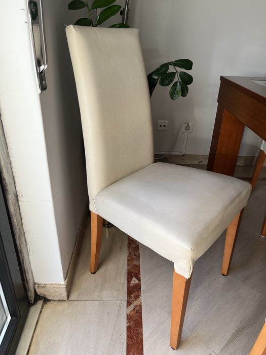 Conjunto de Mesa e cadeiras
