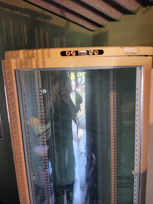 Vende vitrine vertical refrigerada