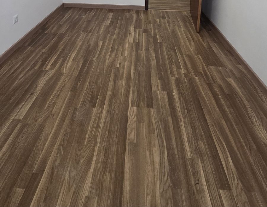 Chão flutuante 65m2 + 75m  rodapés
