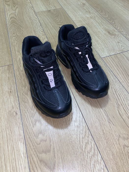 Air max 95 triple black