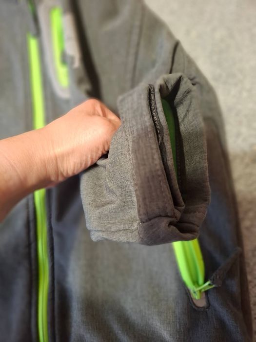 2 Kurtki chłopięce  r.122 softshell/przeciwdeszczowa