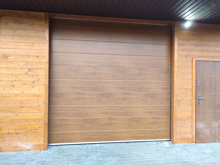 Brama garażowa 2500 x 2400 , Orzech,