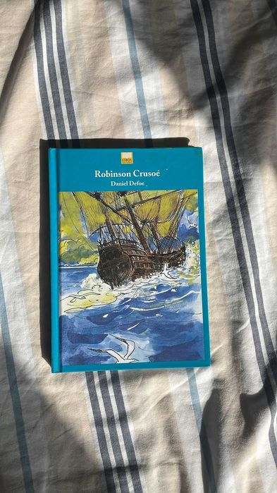 Livro Robinson Crusoé de Daniel Defoe