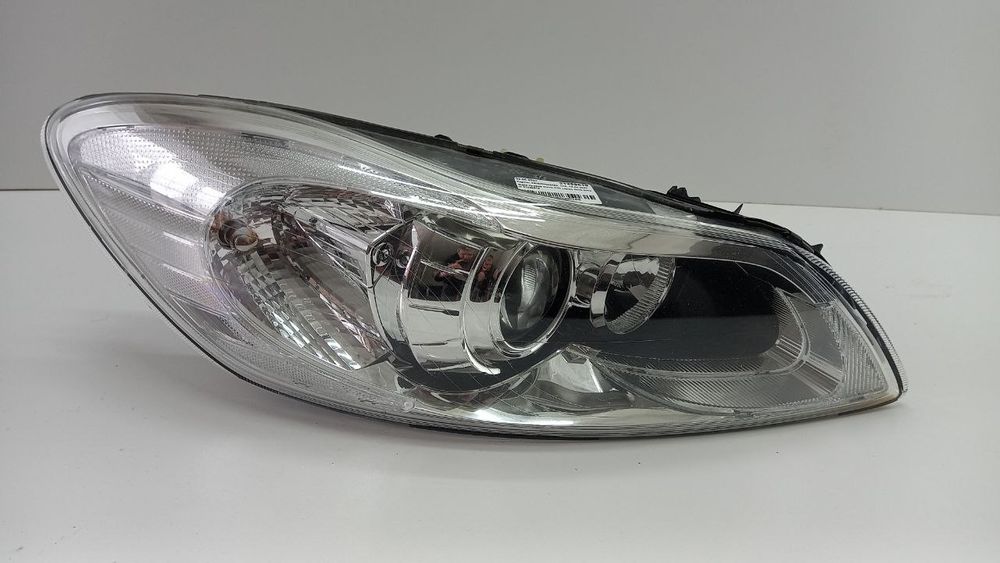 Фара правая Volvo C30 xenon 2010-2012 31299819