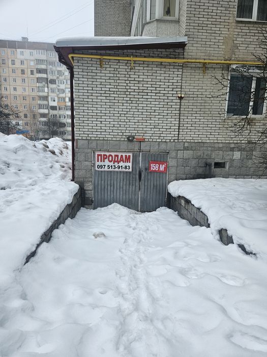 Комерційне прим- ня та гараж під ним,або окремо приміщенгя