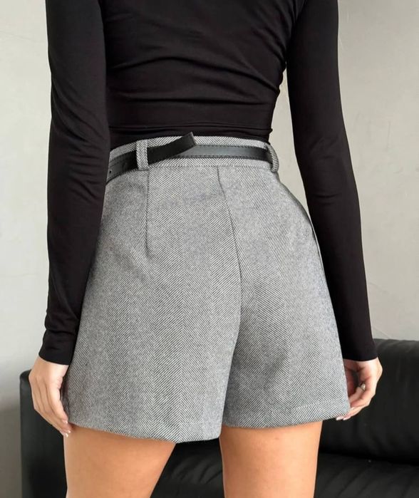 Класичні сірі шорти