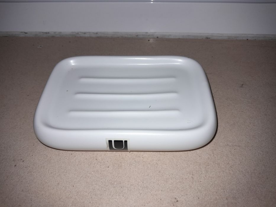 White soap dish.443548826674155520