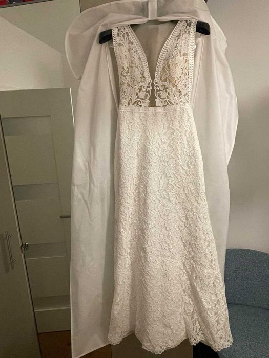 Elegancka suknia ślubna.