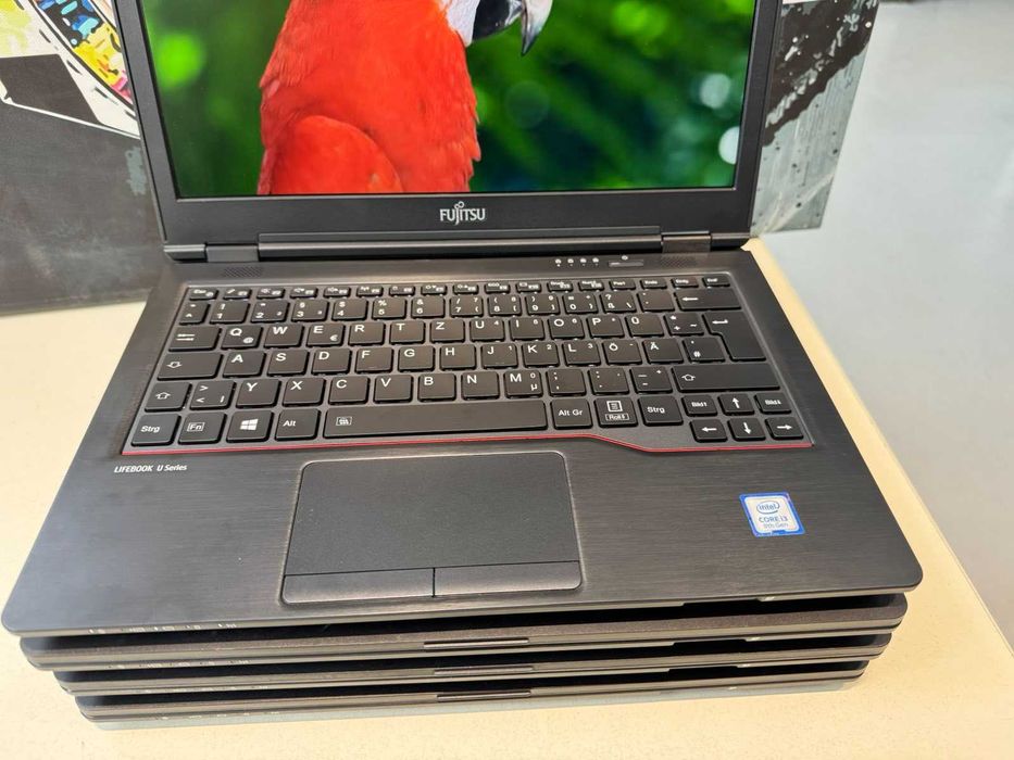 Дуже легкий та шустрий Fujitsu LIFEBOOK U729 з модемом є кількість