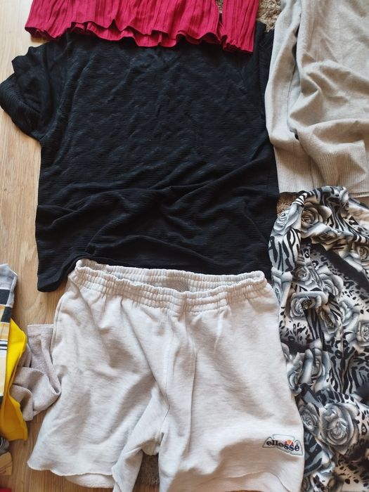 Pak ubrań damskich. L i Xl.