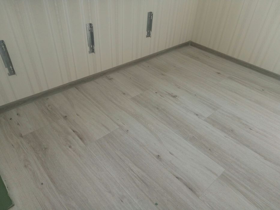 Укладка ламінату, паркетної дошки, вінілового покриття