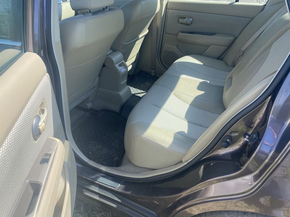 Nissan Tiida Нісан тііда 2008р 1.6 АВТОМАТ седан