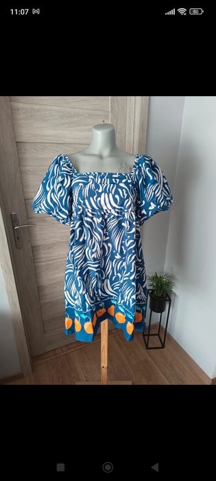 Sukienka z bufiastymi rękawami Primark