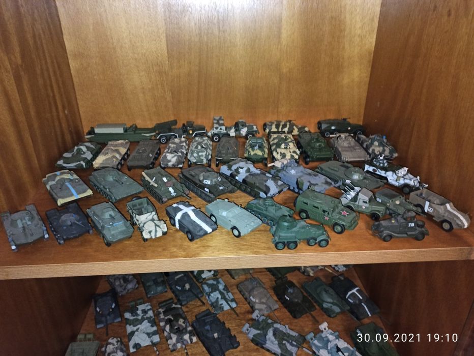 Продам коллекцию моделей военной техники