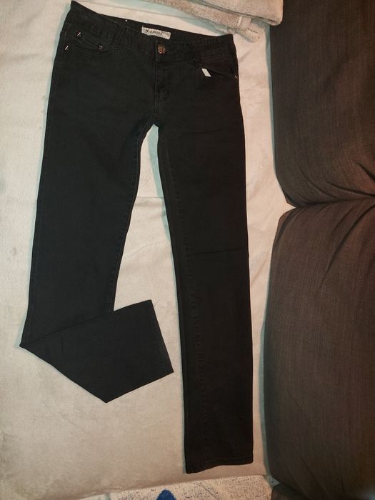 Nienoszone, czarne, damskie spodnie r. 28