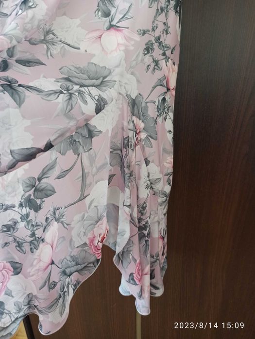 Sukienka wizytowa rozmiar 44 lekka i zwiewna