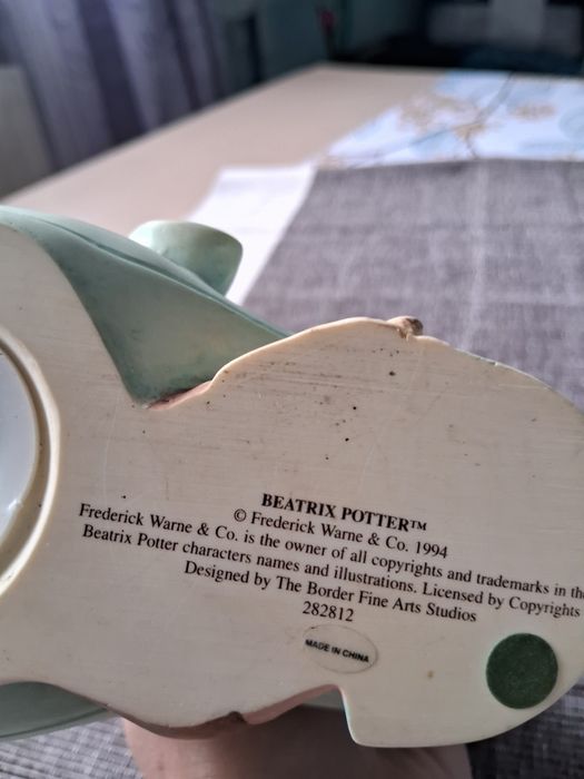 Винтажный сувенир-копилочка .