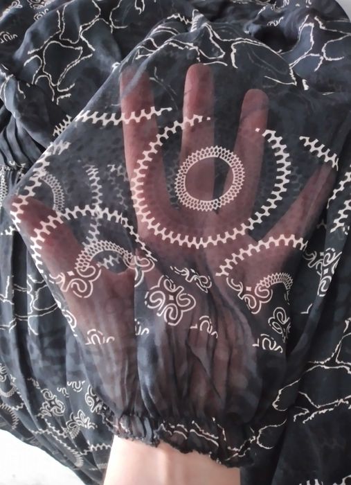 Sukienka czarna we wzory