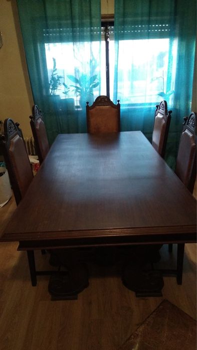 Mesa em Castanho 2m por 1m