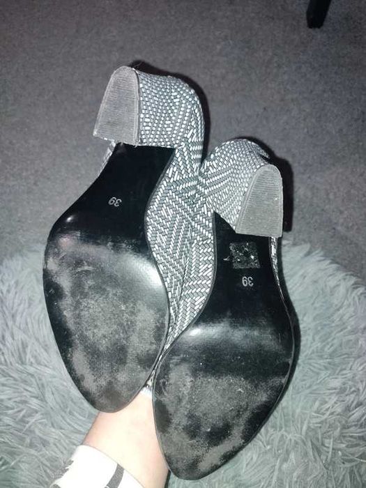 buty na obcasie rozm. 39