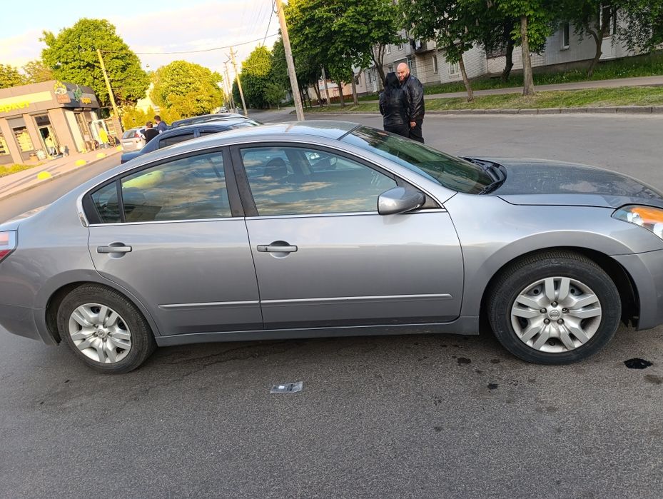 Nissan Altima 2009 рік з газом