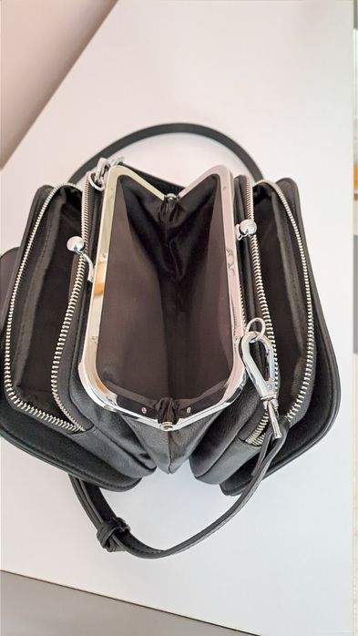 Сумка жіноча чорна.