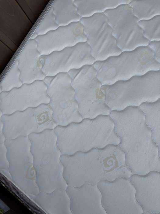 Drewniane łóżko ciemnobrązowe z zabezpieczającą barierką pottery barn kids+ materac