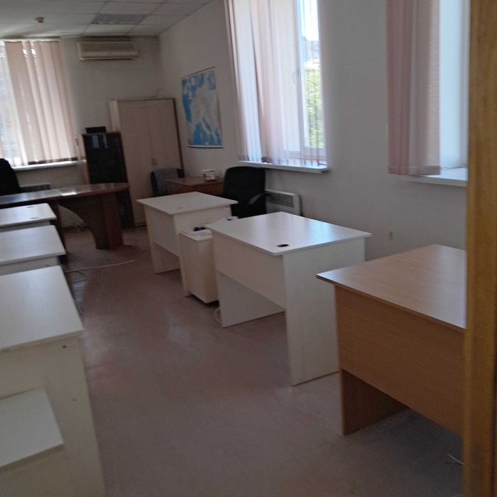 Оренда - офіси від 25 м. Резервне живлення. Паркування. М Вокзальна-10 хв. Від власника