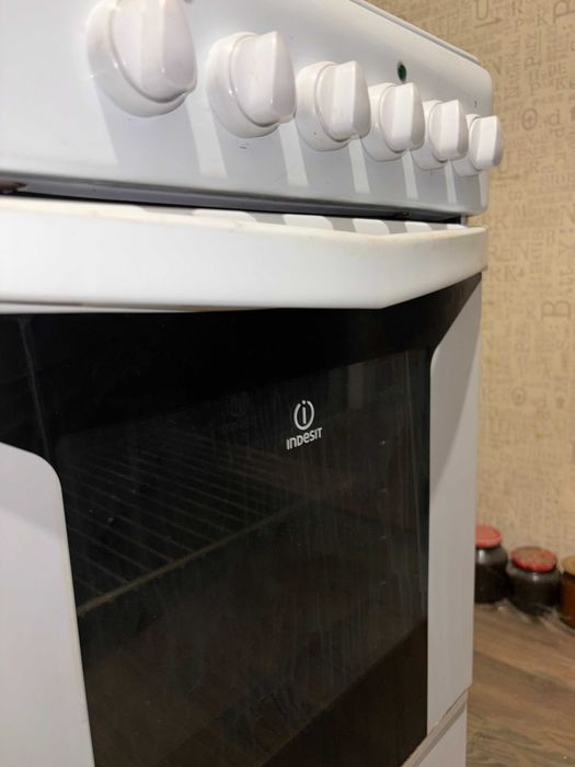 Электрическая плита Indesit .